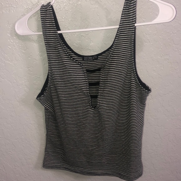 Tank top slits in middle - Picture 1 of 2